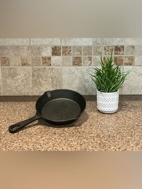 7½" Cast Iron Skillet, Unbranded